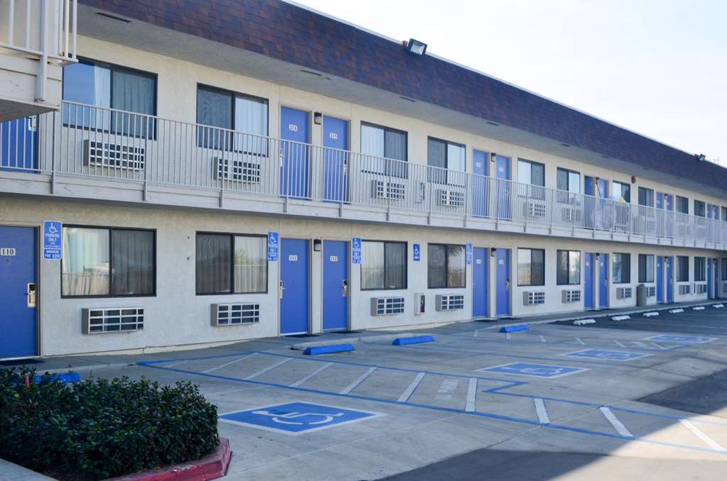 Motel 6 Lost Hills / Buttonwillow Racetrack Bagian luar foto